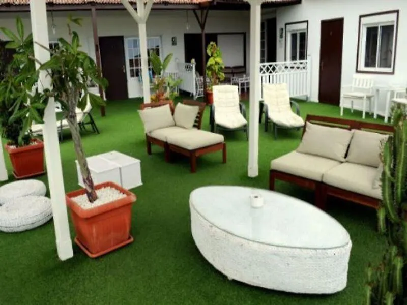 Villa Las Flores 아데제 3*,